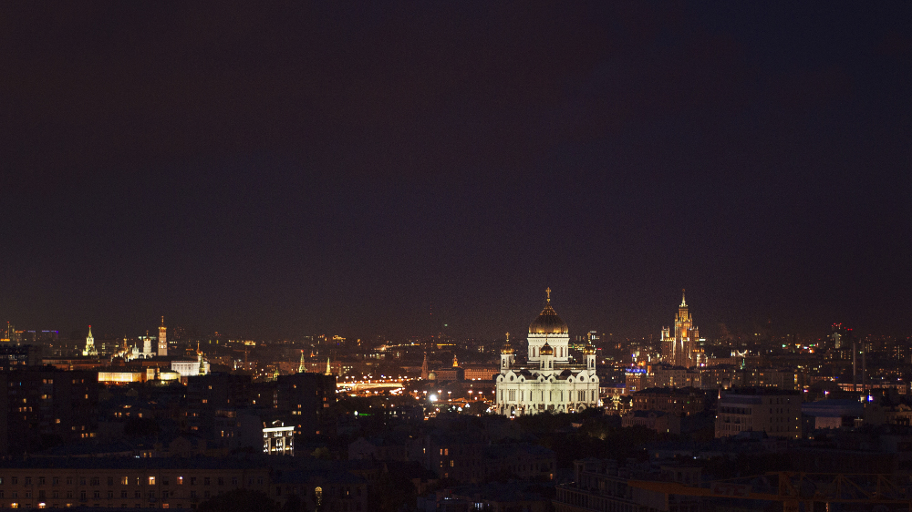 Вид на Кремль ночью с крыши на Смоленской